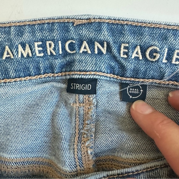 American Eagle Strigid Ripped Mom Jean Size 12 Long Medium Wash Distressed - Picture 9 of 9